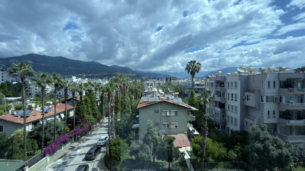 Výhľad z hotelu na mesto Alanya Výhľad z hotelu na mesto Alanya